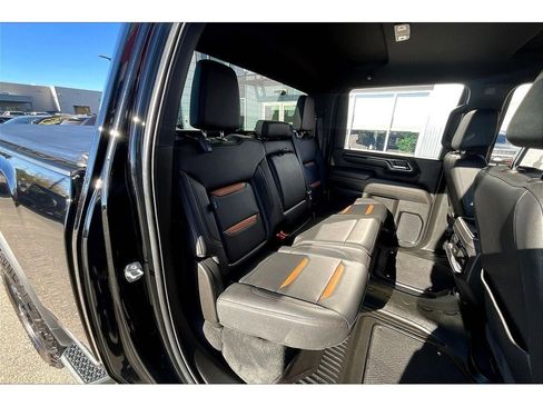 Used 2024 GMC Sierra 2500 AT4 image 30