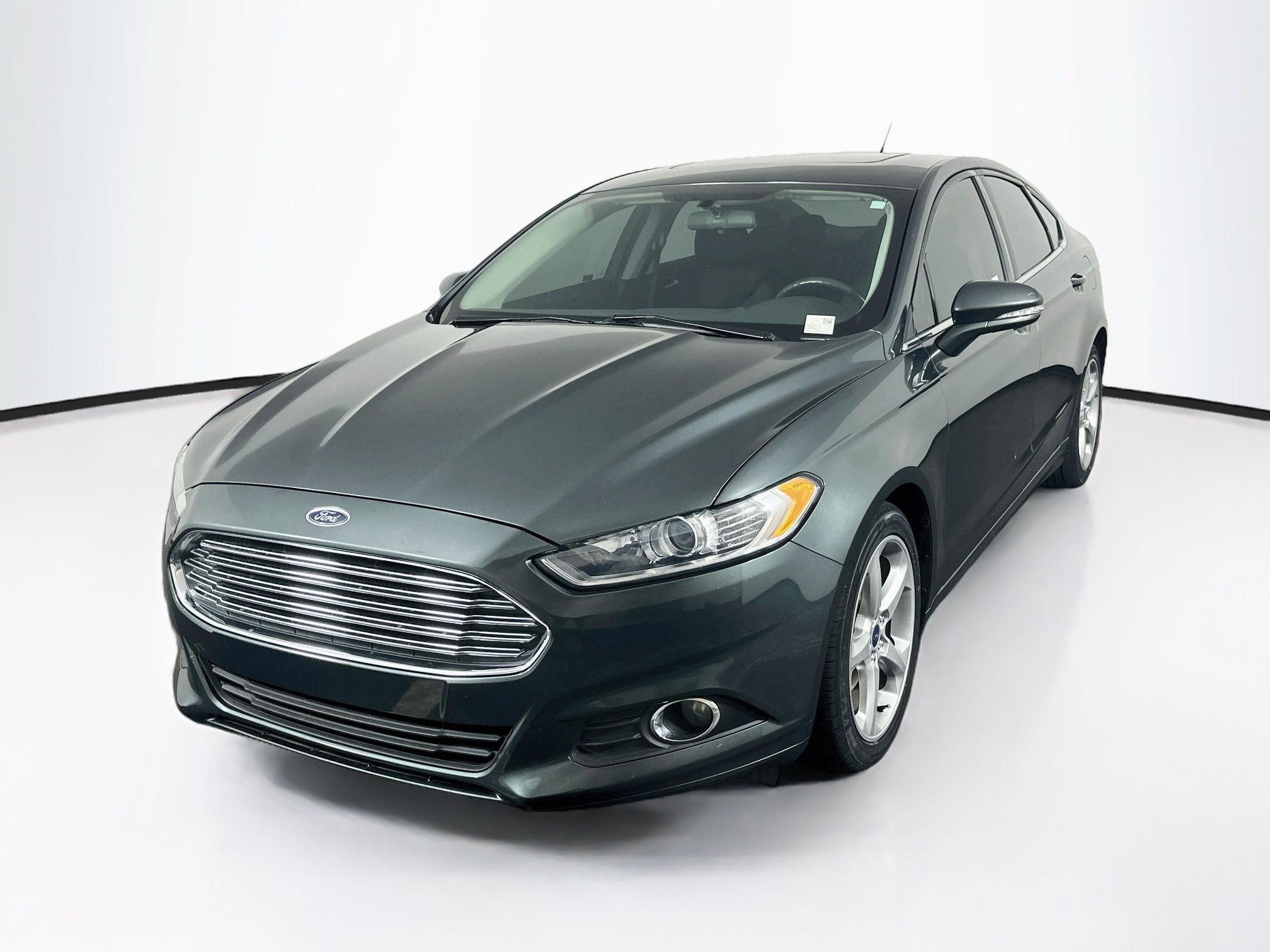 Used 2015 Ford Fusion SE w/ Equipment Group 201A FWD image 3