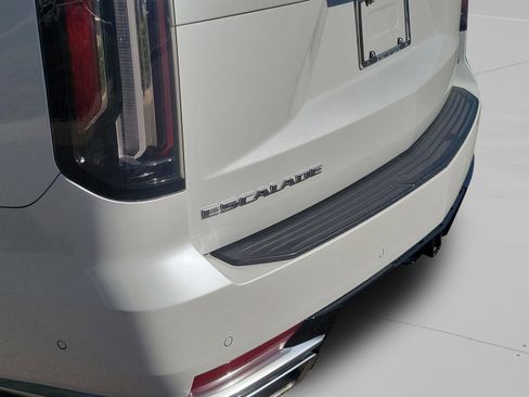 Used 2021 Cadillac Escalade Premium Luxury image 6