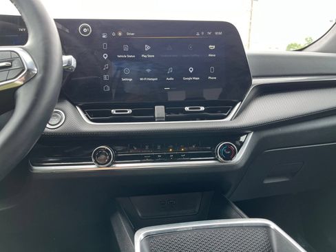 Used 2025 Chevrolet Equinox LT FWD image 17