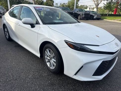 Used 2025 Toyota Camry LE FWD image 10