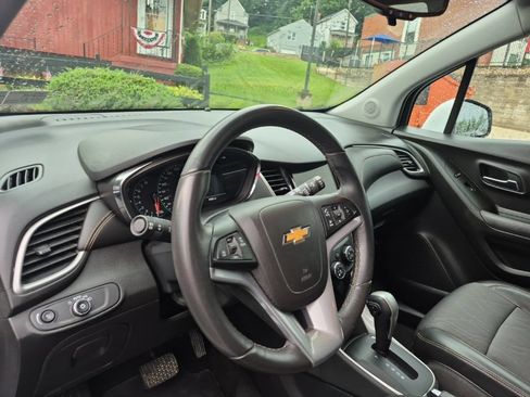 Used 2018 Chevrolet Trax LT w/ LT Convenience Package FWD image 10