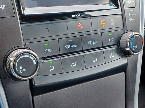 Used 2016 Toyota Camry SE w/ Moonroof Package FWD image 19
