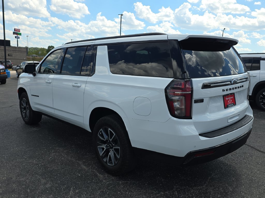 Certified 2024 Chevrolet Suburban Z71 w/ Luxury Package AWD/4WD image 6