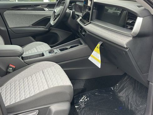 Certified 2025 Volkswagen Tiguan S FWD image 30