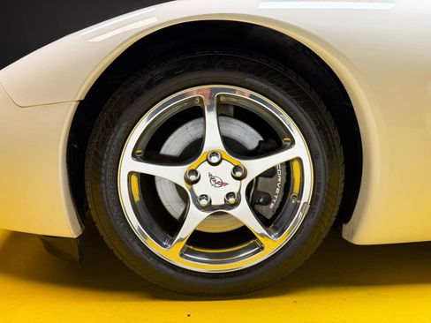 Used 2002 Chevrolet Corvette Coupe w/ Preferred Equipment Group2 image 9