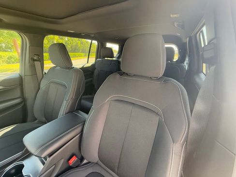 New 2025 Jeep Grand Cherokee L Laredo image 23