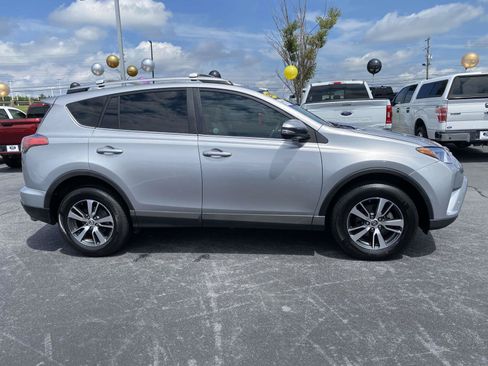 Used 2018 Toyota RAV4 XLE FWD image 8