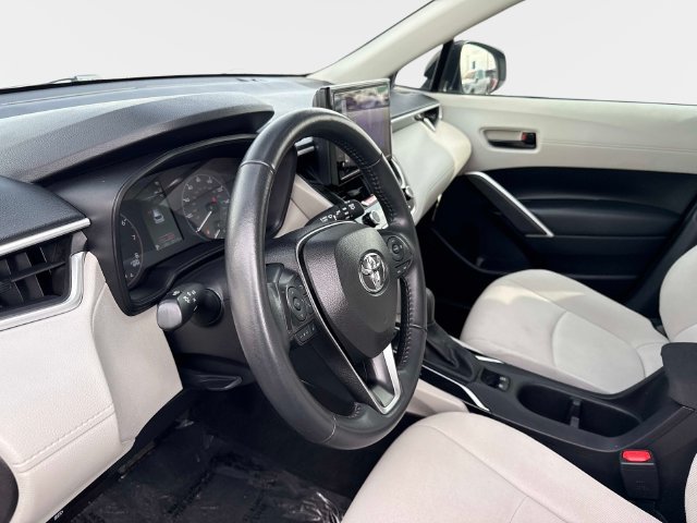 Used 2025 Toyota Corolla Cross LE FWD image 19