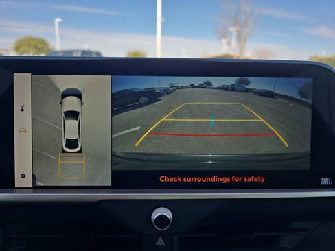 Used 2023 Toyota Crown Limited image 22