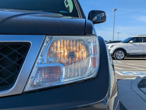 Used 2015 Nissan Frontier PRO-4X image 41