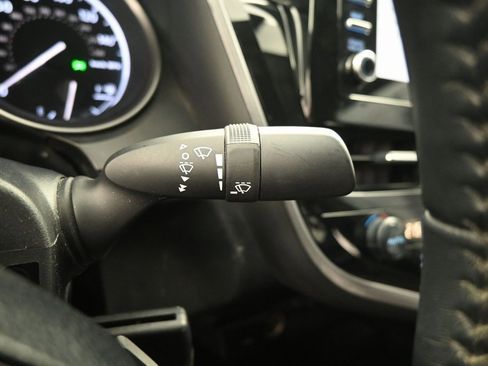 Used 2021 Toyota Camry SE image 15