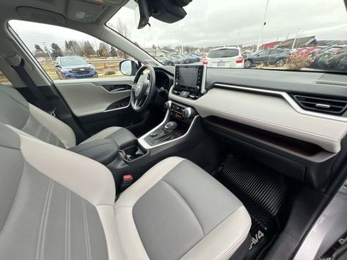 Used 2020 Toyota RAV4 Limited image 29