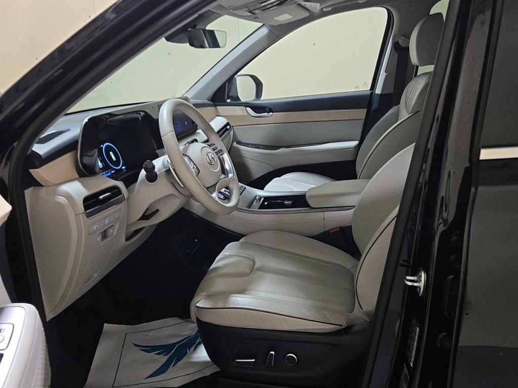 Used 2024 Hyundai Palisade Limited AWD/4WD image 10