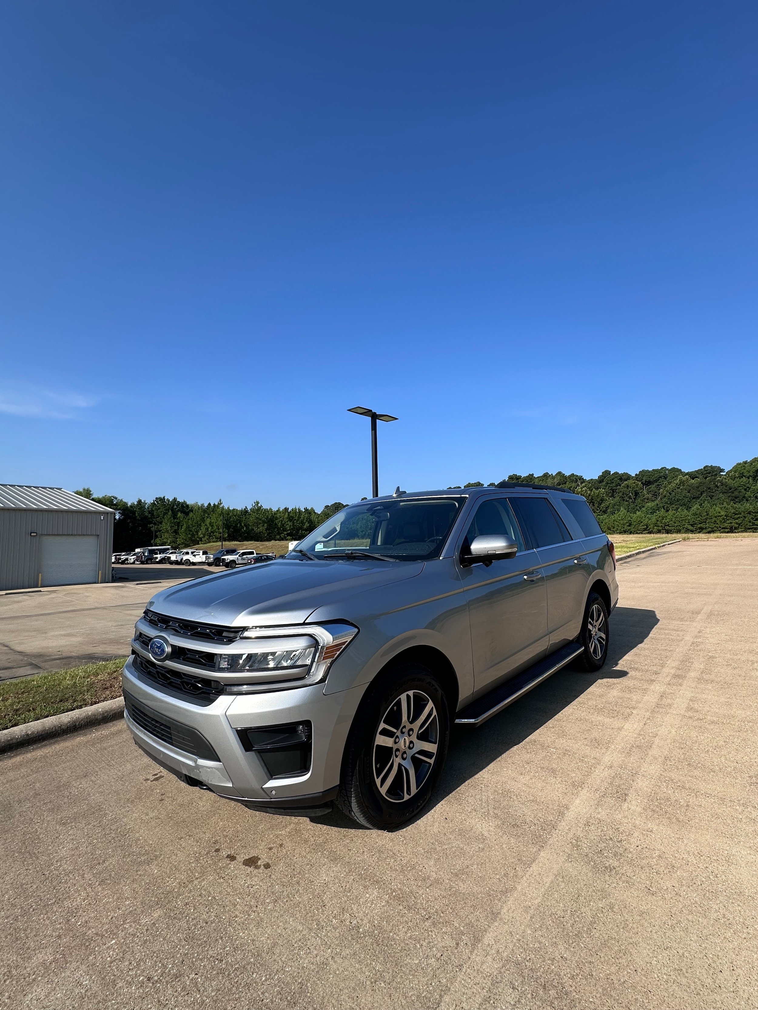 Used 2023 Ford Expedition XLT AWD/4WD image 1