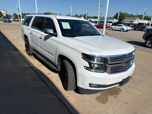 Used 2018 Chevrolet Suburban Premier AWD/4WD image 3
