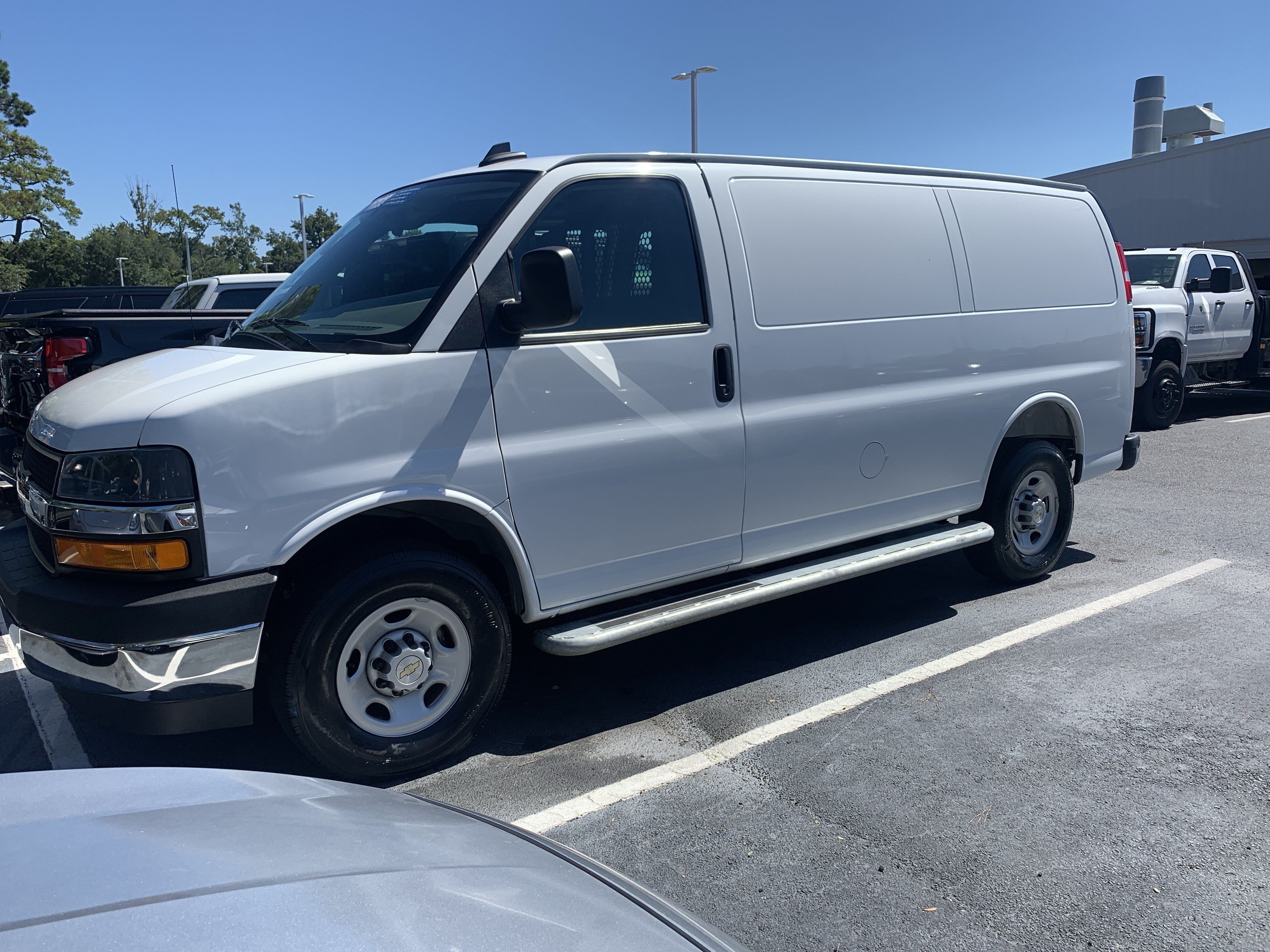 Used 2025 Chevrolet Express 2500 w/ Driver Convenience Package RWD image 5