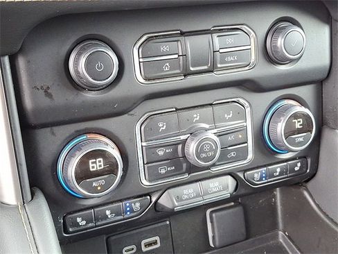 Used 2024 Chevrolet Suburban Premier image 12