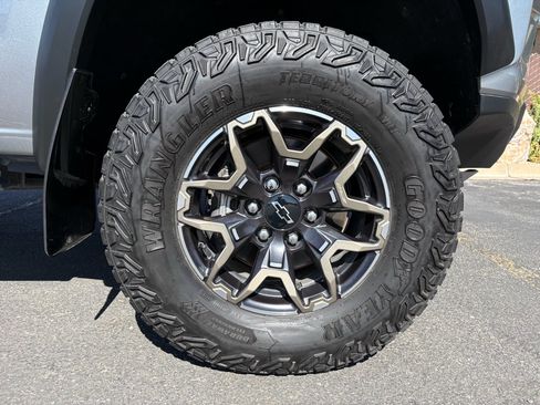 Used 2023 Chevrolet Colorado ZR2 w/ ZR2 Convenience Package III AWD/4WD image 3