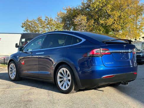 Used 2016 Tesla Model X 60D image 4
