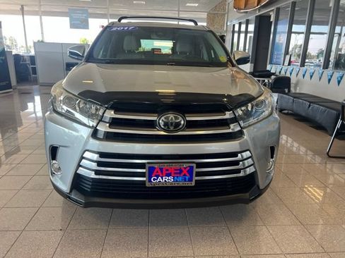 Used 2017 Toyota Highlander Limited AWD/4WD image 18