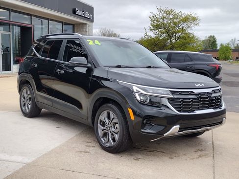 Used 2024 Kia Seltos S AWD/4WD image 12