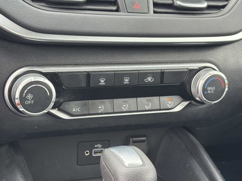 Used 2022 Nissan Altima 2.5 S FWD image 14
