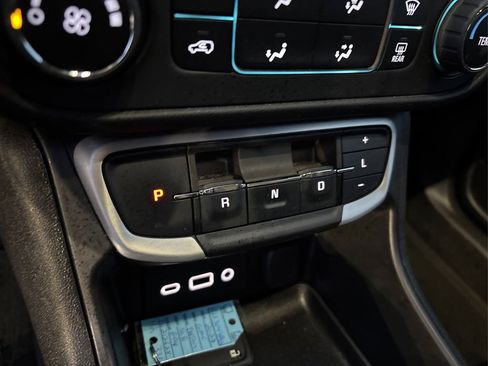 Used 2023 GMC Terrain SLE image 30