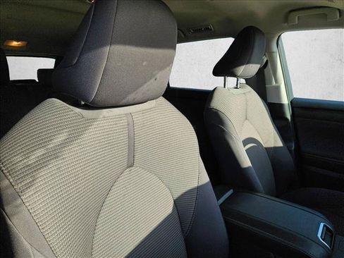 Used 2025 Toyota Highlander LE FWD image 21