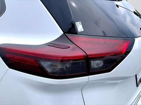 Certified 2024 Nissan Rogue SL AWD/4WD image 28