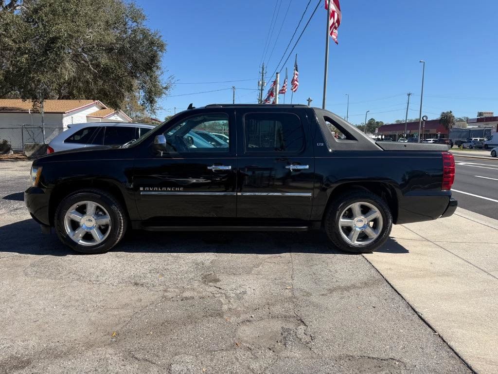 Used 2009 Chevrolet Avalanche LTZ RWD image 17