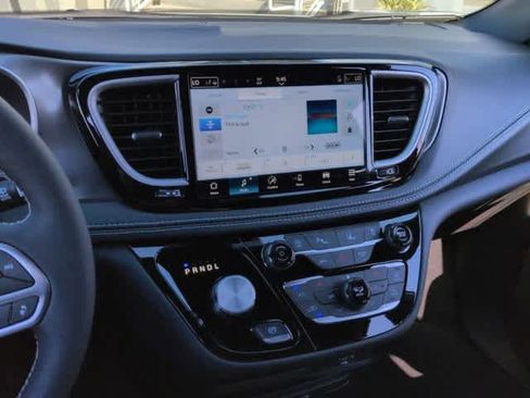 New 2026 Chrysler Pacifica Select FWD image 32