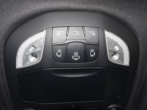 New 2025 Chrysler Pacifica Limited image 32