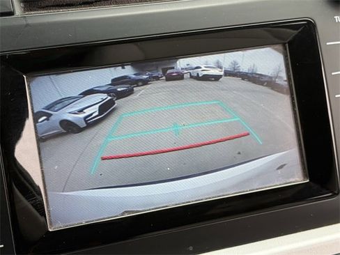 Used 2017 Toyota Highlander LE image 17