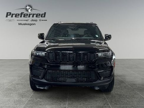 New 2025 Jeep Grand Cherokee Altitude AWD/4WD image 10