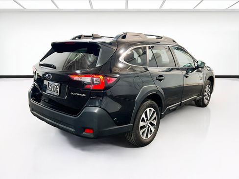 Used 2023 Subaru Outback Premium AWD/4WD image 4