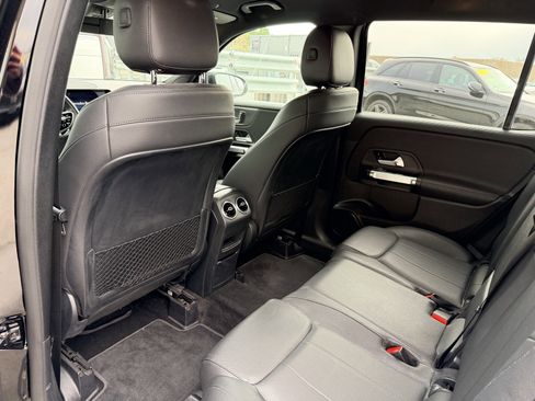 Used 2021 Mercedes-Benz GLB 250 image 3