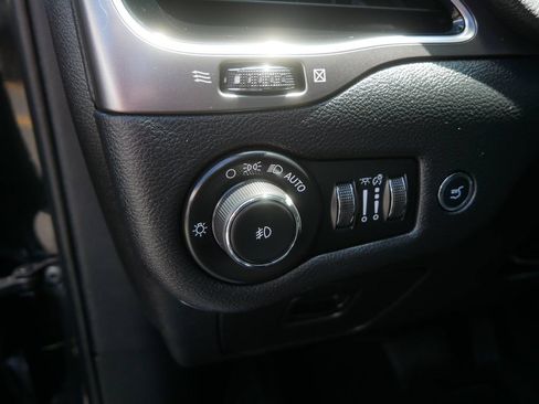 Used 2020 Jeep Cherokee Limited AWD/4WD image 16