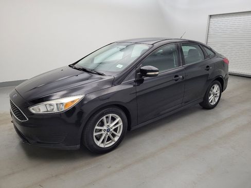 Used 2017 Ford Focus SE FWD image 2