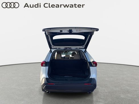 Used 2022 Toyota RAV4 XLE Premium image 7