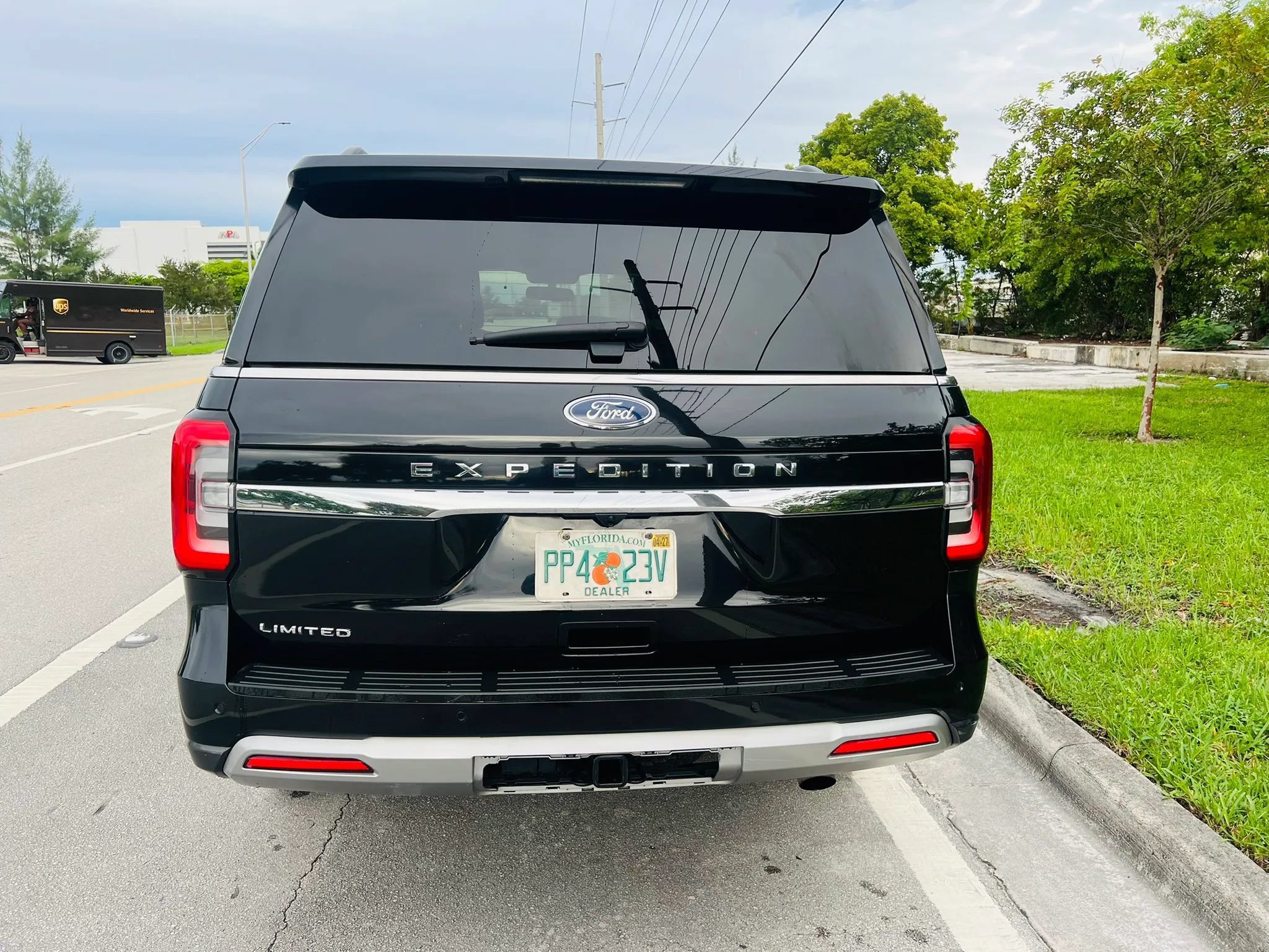 Used 2023 Ford Expedition Limited AWD/4WD image 4