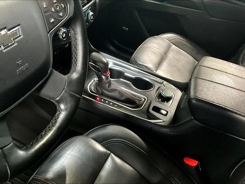 Used 2023 Chevrolet Traverse RS FWD image 17