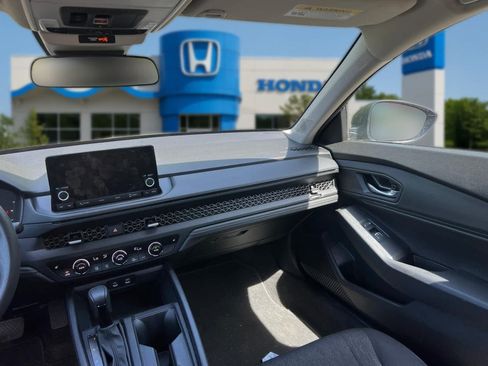 Used 2025 Honda Accord SE image 37