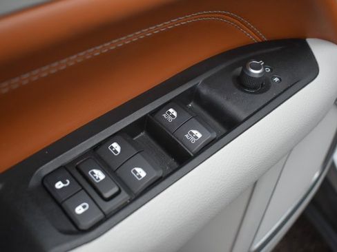 Used 2022 Jeep Compass Limited image 15