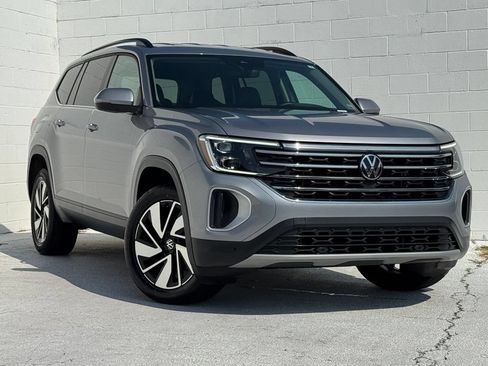 Used 2025 Volkswagen Atlas SE AWD/4WD image 2