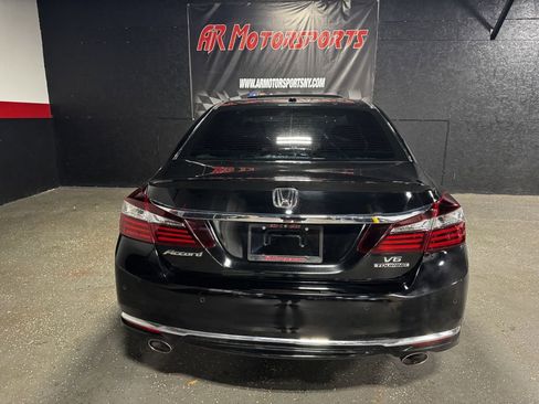 Used 2016 Honda Accord Touring image 4