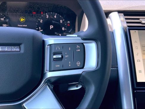 Certified 2025 Land Rover Discovery Dynamic SE AWD/4WD image 23