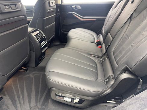 Used 2019 BMW X7 xDrive40i w/ Cold Weather Package image 34