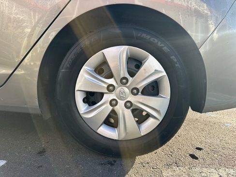 Used 2016 Hyundai Elantra SE image 27