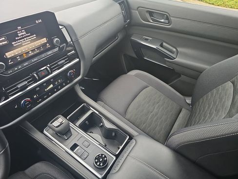 Used 2025 Nissan Pathfinder SV image 26